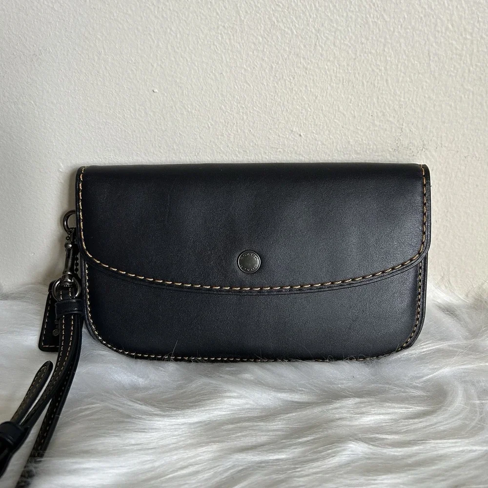 Coach Glovetanned Leather Black Wristlet Clutch GOOD